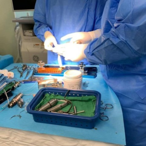 Tânăr din Botoșani salvat în urma unei intervenții chirurgicale de urgență după o explozie într-un service auto