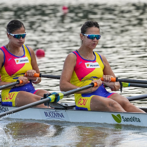 Medalie de aur și record mondial pentru echipajul de canotaj feminine din România