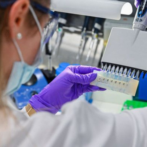 O nouă mutație a SARS-CoV-2 ar putea influența simptomele neurologice ale Covid-19