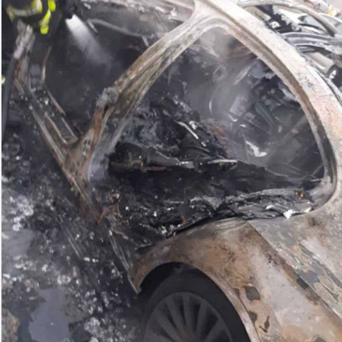 Incendiu de autoturism în localitatea Vișina, o femeie a avut nevoie de îngrijiri medicale