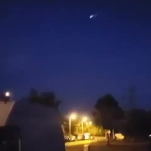 O "minge de foc" a străbătut cerul României, provocând confuzie