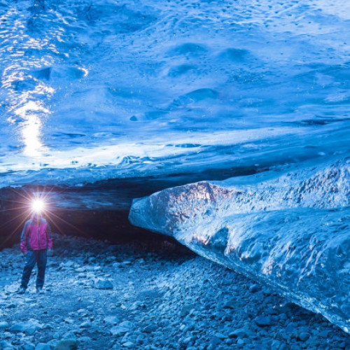 Două persoane dispărute după prăbușirea unei peșteri de gheață în sud-estul Islandei