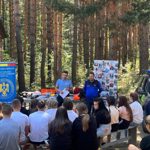 Jandarmii vranceni, alături de elevii români din Ucraina, în taberele ARC