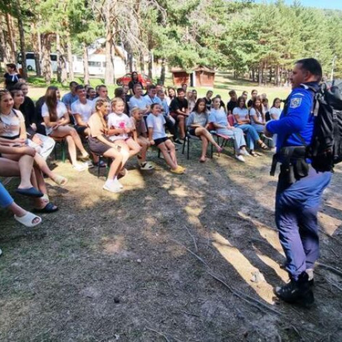 Jandarmii vranceni colaborează cu tinerii din comunitățile românești din Ucraina