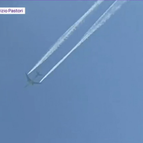 Incident aviatic întărește teorii ale conspirației despre otravuri din aer