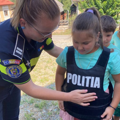 Politistii au participat la tabăra "În satul românesc între tradiție și credință"