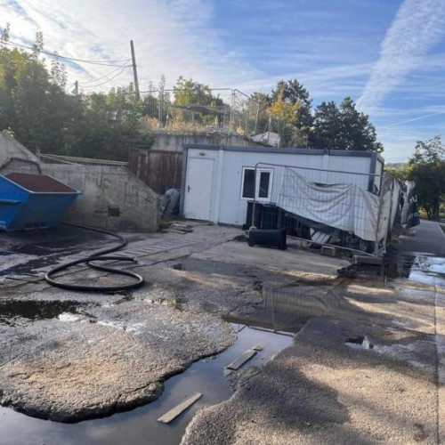 Zona din jurul sediului Academiei Naționale de Muzică "Gheorghe Dima", neîngrijită și plină de gunoaie