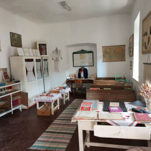 Muzeul Învățătorului din Baită participă la Noaptea Muzeelor la Sate