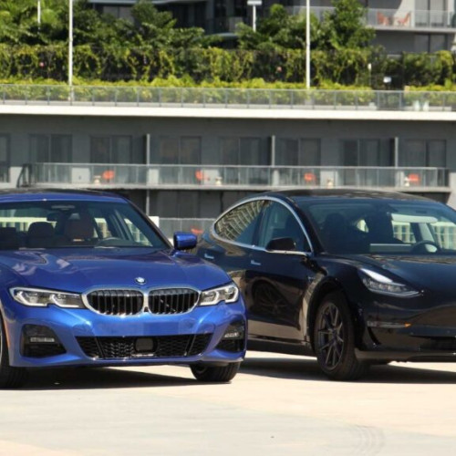 Vânzările BMW de automobile electrice depășesc pentru prima dată Tesla în Uniunea Europeană