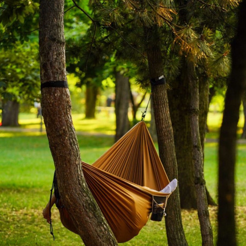 Marea hamaceala: Eveniment de relaxare în Parcul Nicolae Titulescu din Brașov