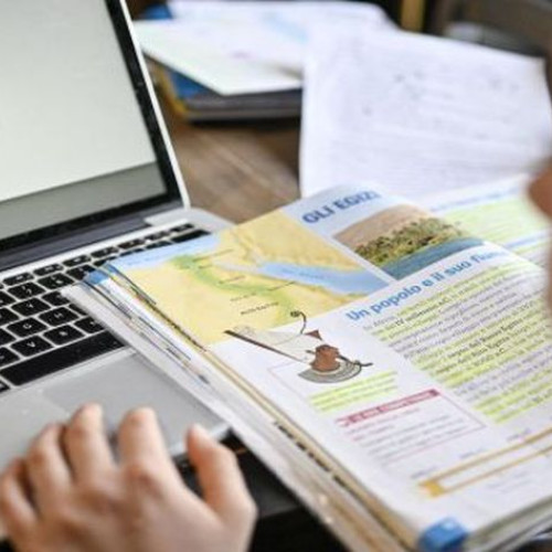 Noi reglementări pentru elevii gravide și părinți în anul școlar 2024-2025