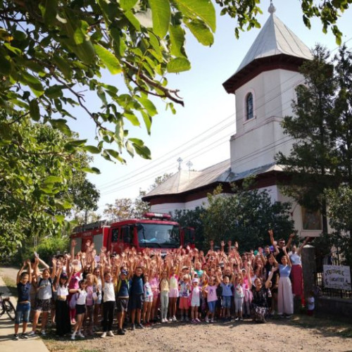 Pompierii din Botoșani au organizat acțiuni educative la taberele din Luparia