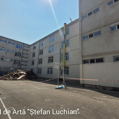 Primarul Cosmin Andrei inspectează șantierele din unitățile de învățământ din Botoșani