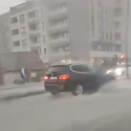 Furtuna provoacă inundații severe la Cluj