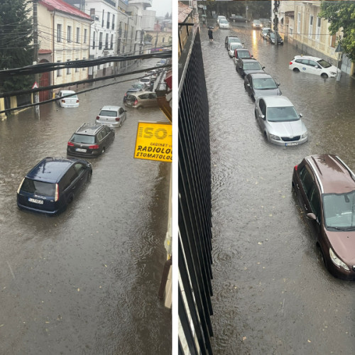 Mașini blocate pe strada Mihai Eminescu din Cluj-Napoca din cauza ploii torențiale