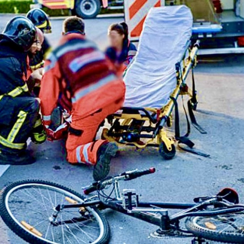 Accident în Pitești: Femeie de 27 de ani, lovită de o mașină în timp ce se afla pe bicicletă