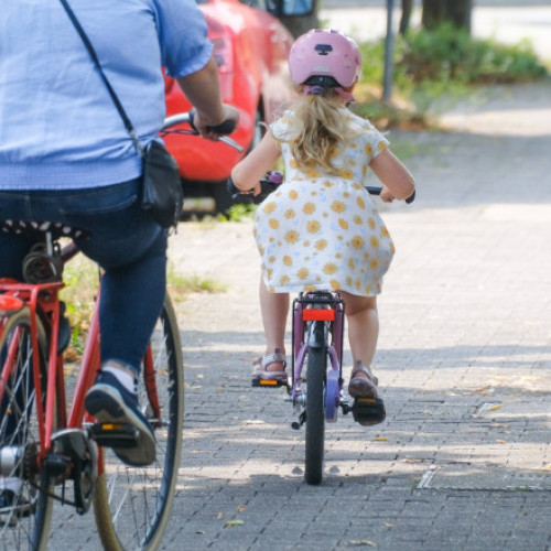 Doi părinți din Oradea, obligați de instanță să plătească daune unei femei după un accident cu bicicleta