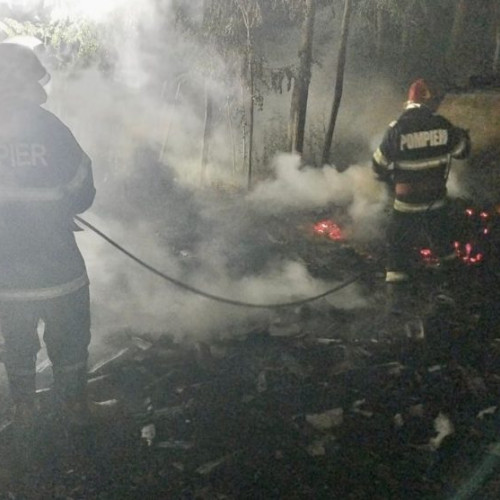 Incendiu devastator în Hlipiceni, intervenție dificilă a pompierilor