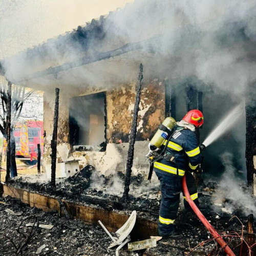 Incendiu violent în Giurgiu: Pompierii intervin pentru a stinge flăcările