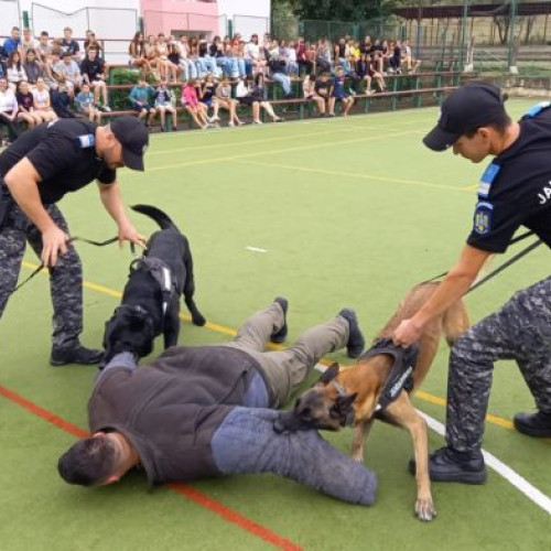 Întâlnire între jandarmi și tinerii participanți la Programul ARC la Centrul de Agrement "Codrii de Arama"