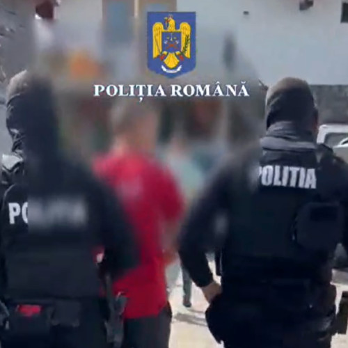 Tânărul de 20 de ani care a târât un polițist cu mașina a fost reținut