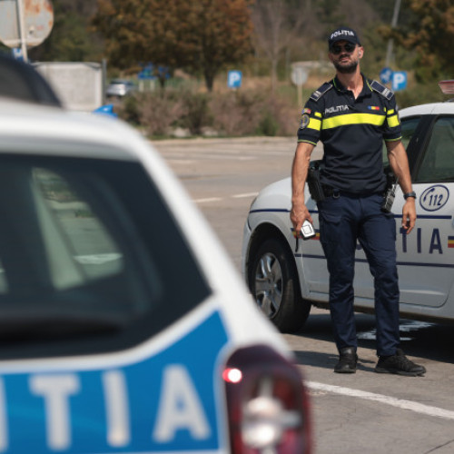Bărbat arestat după ce a amenințat polițiști cu un cuțit