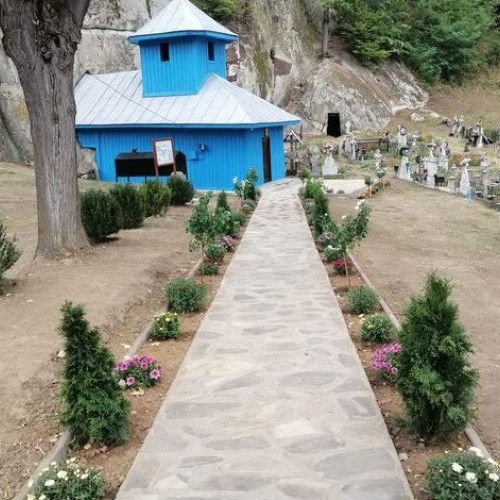 Arhiepiscopul Ciprian va oficia Sfanta Liturghie la Biserica rupestra din Colti