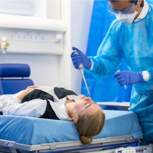 Testarea vaccinurilor prin infectarea voluntarilor, o abordare controversată în cercetarea medicală