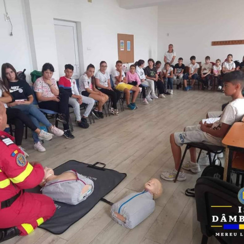 Sesiune de pregătire în acordarea primului ajutor la Școala Gimnazială Comișani