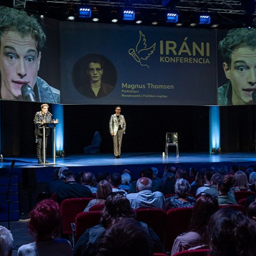Spectacolul „Conferința iraniană” la Teatrul de Nord Satu Mare