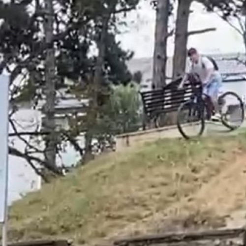 Accident grav cu bicicleta în Parcul Mihai Eminescu din Botoșani