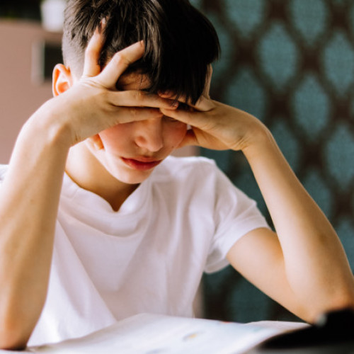 O nouă legislație pentru părinții care își retrag copiii din învățământul preuniversitar