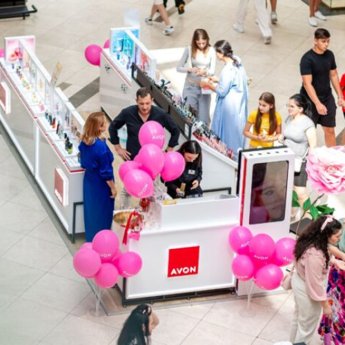 Avon deschide primul magazin de brand în România