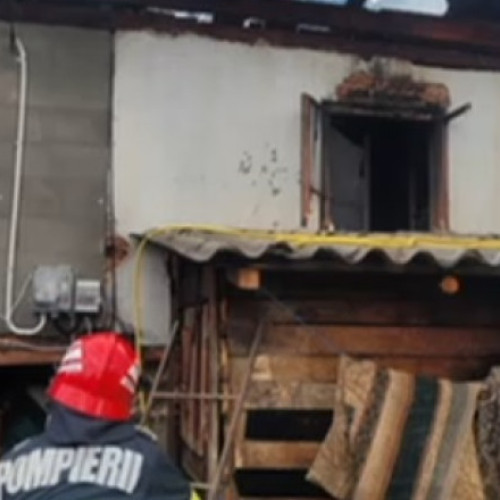 Incendiu devastator în Vaideeni: Un copil de 6 ani a murit, mama și mătușa sunt dispărute