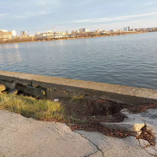 Proiect de reabilitare pentru malurile lacului Tabacarie