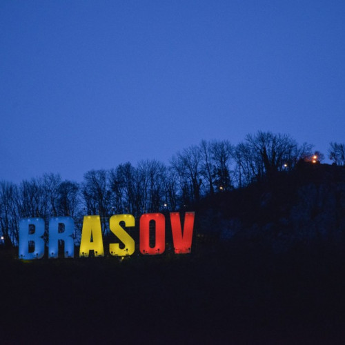 Tampa și Primăria Brașovului vor fi iluminate în culorile drapelului României pentru Ziua Limbii Române