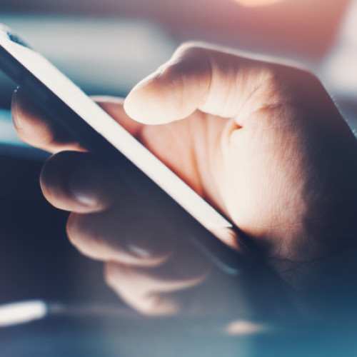 Interzicerea telefoanelor mobile în școlile din Grecia, început din 11 septembrie