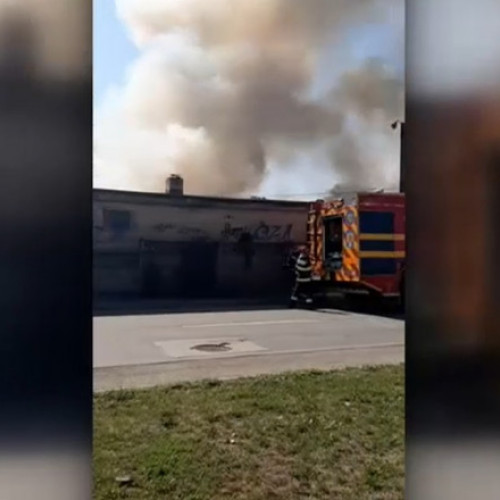 Pompierii clujeni sting un incendiu lângă gara din Cluj-Napoca