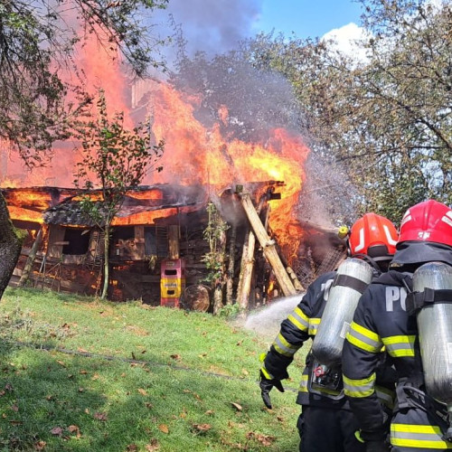 Incendiu devastator la o gospodărie din Câmpeni