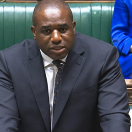 Regatul Unit suspendă licențele de export pentru armele destinate Israelului