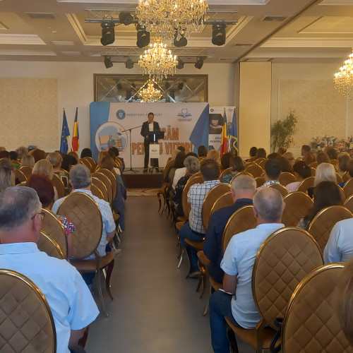 Directorii de școli din Botoșani discută despre noutățile anului școlar