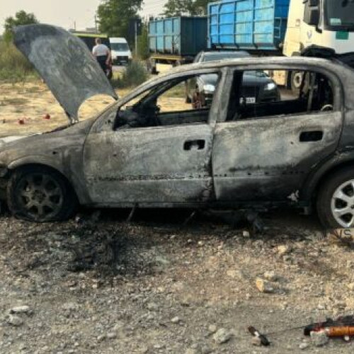 Intervenție rapidă a pompierilor din Vaslui pentru stingerea unui incendiu la un autoturism