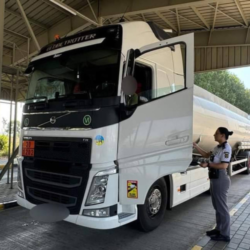 Poliția de frontieră din Suceava cercetează un român și un ucrainean pentru conducerea fără permis corespunzător