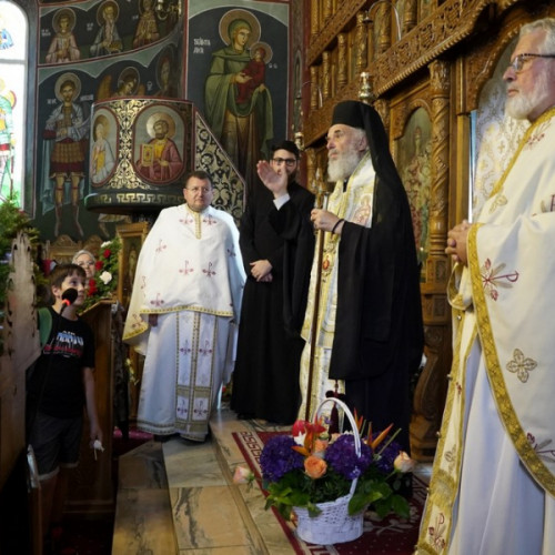 Parastas și ajutoare pentru elevi, organizate de Arhiepiscopia Dunării de Jos