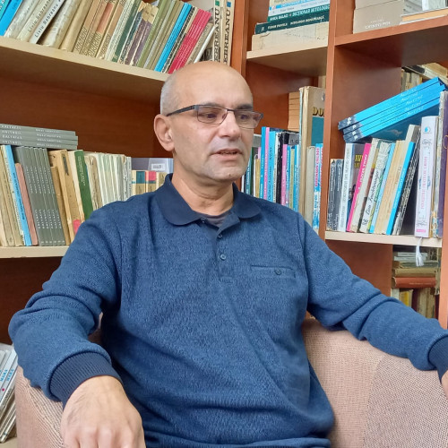 Profesorul Adrian Panaete indignat de violența împotriva unui tânăr din Botoșani