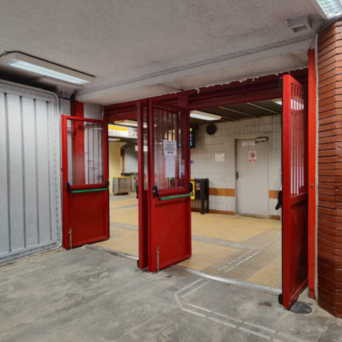 Finalizarea lucrărilor de înlocuire a ușilor de acces la stațiile de metrou Dristor 1 și Dristor 2