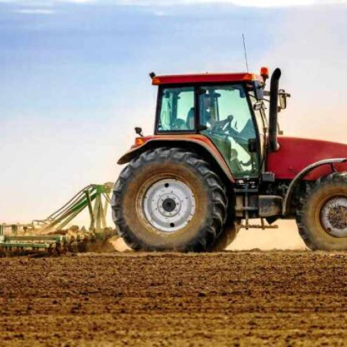 Peste 500 de fermieri din România vor primi fonduri pentru utilaje agricole noi