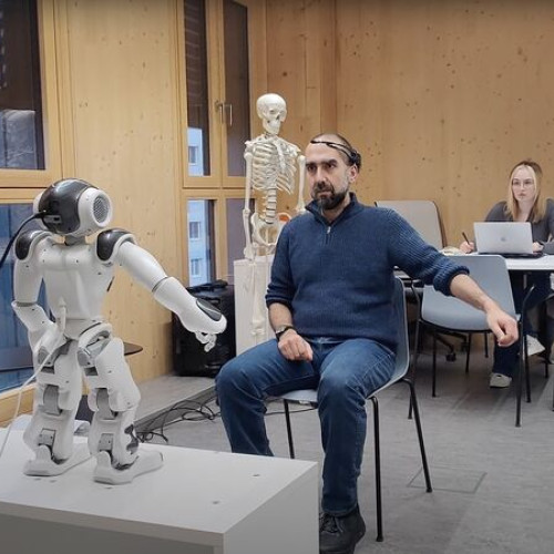 O nouă tehnologie robotică sprijină recuperarea supraviețuitorilor de AVC