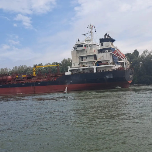 Remorcherul Sulina 2 intervine pentru dezesuarea unei nave în Portul Sulina