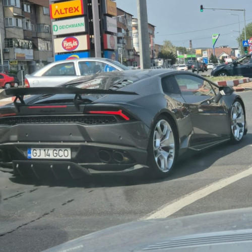 Zed, influencerul cunoscut sub numele de "regele rotilor", oferă Lamborghini-ul său pentru cauze nobile